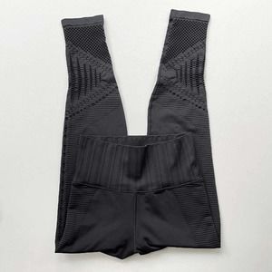 Athleta Halasana Seamless 7/8 Black Leggings XS